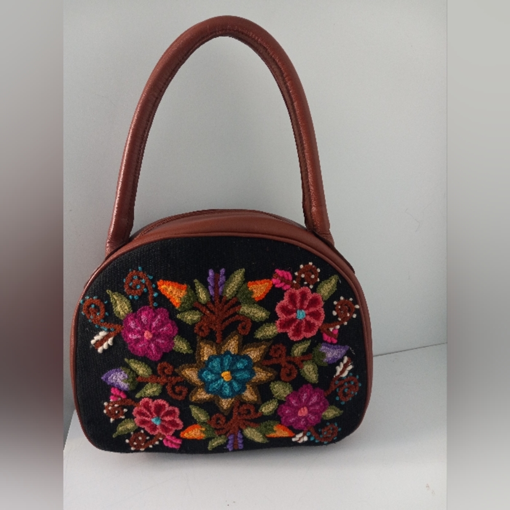 Peruvian Shoulder Bag Collection Handcrafted Flor… - image 1